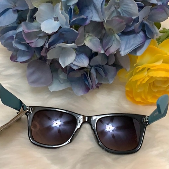 Blue Lens Foster Grant Sunglasses NEW! - Picture 2 of 3